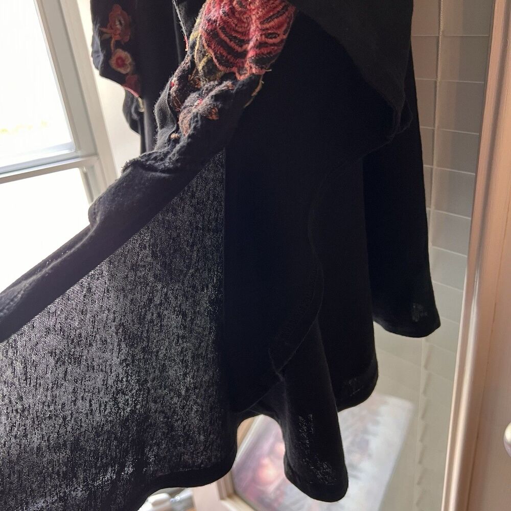 Savannah Jane Women’s Top 1X / 2X Embroidered Cropped Oversized - Picture 4 of 6